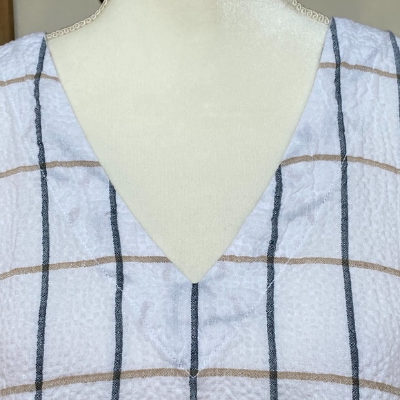 NWT Tahari Linen Windowpane V-Neck Top Size Small - Picture 6 of 8